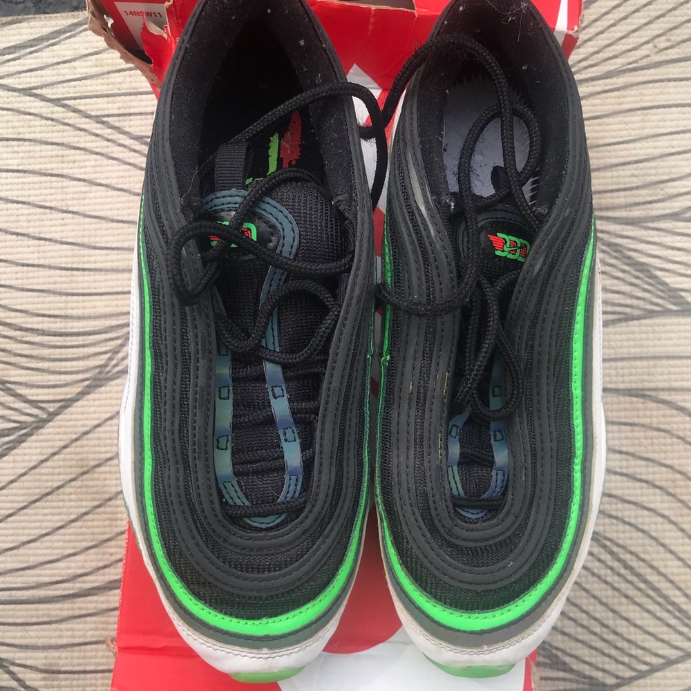 Air Max 95 Gray and Lime sz. 5 Gradeschool